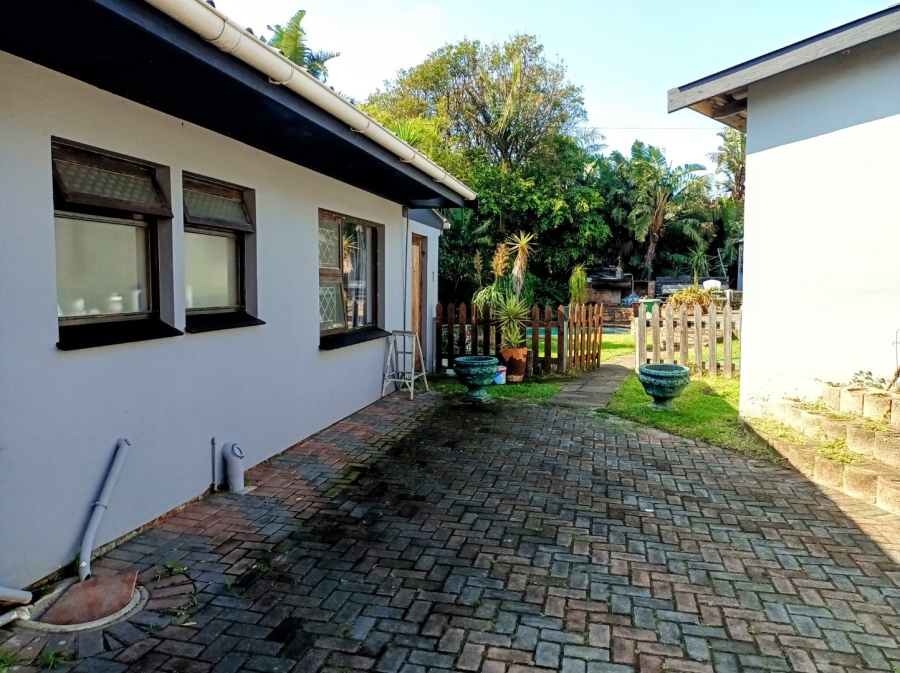 6 Bedroom Property for Sale in Gonubie North Eastern Cape